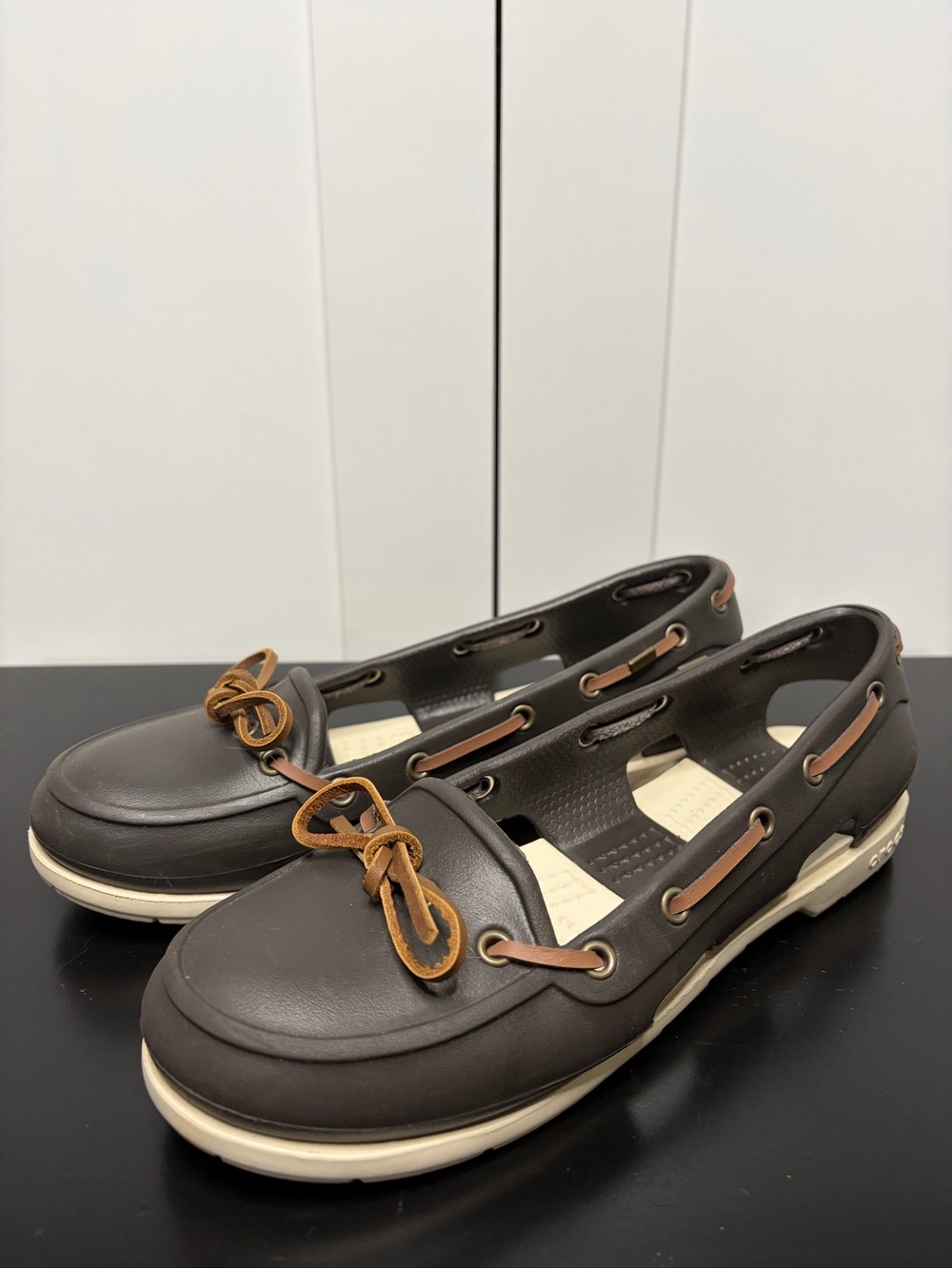 Crocs Nautical Beach Line Hybrid Boat Shoe Slip On Flats - Brown & Cream - Sz 7